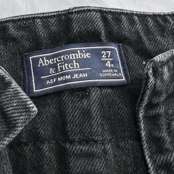 A&F Mom Jeans High Rise Baggy Pleated Black Raw Hem 27/4R - Picture 2 of 7